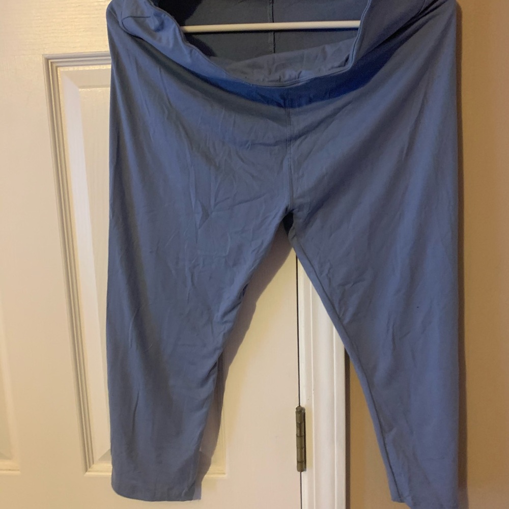Buttery soft solid sky blue Capri leggings.